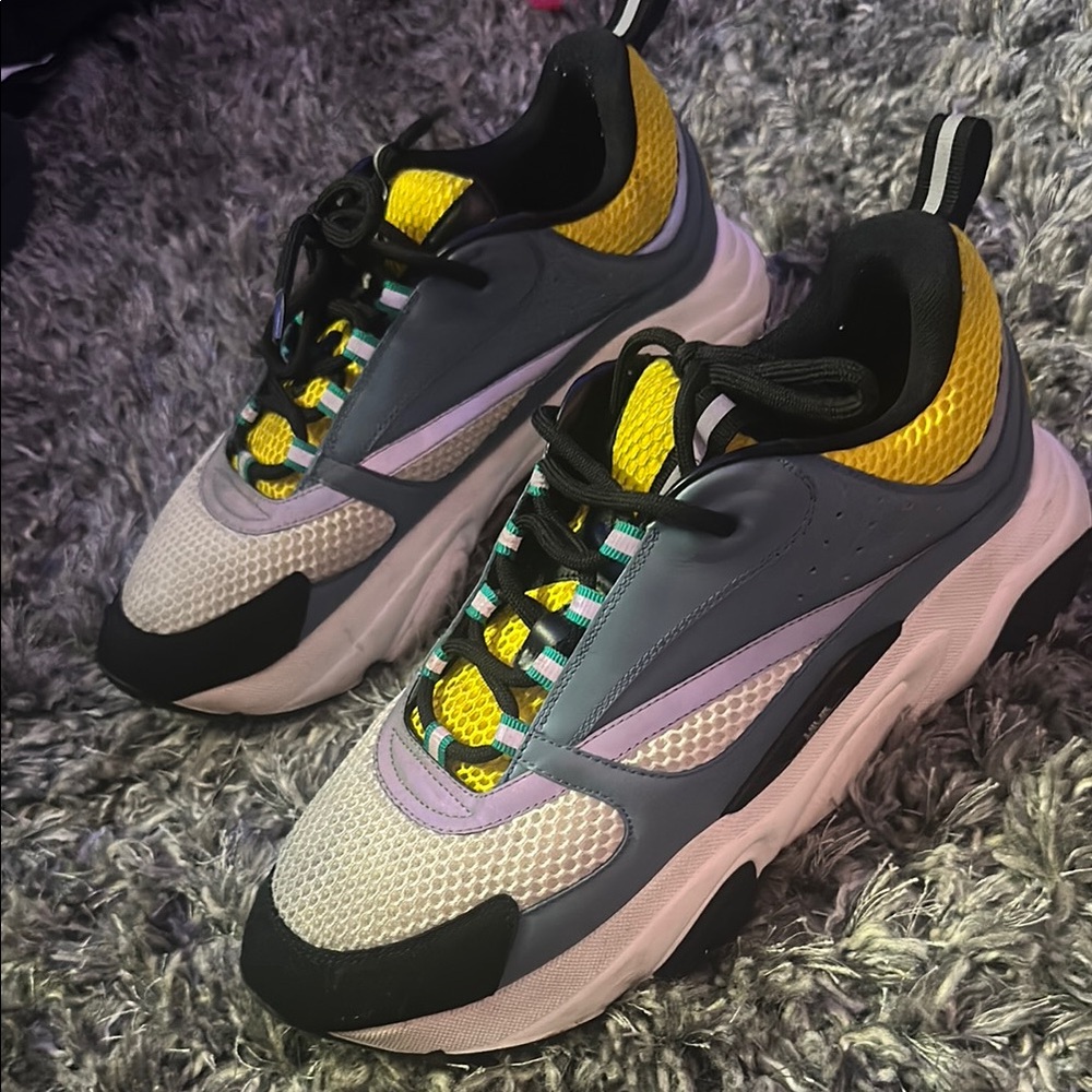 Vibrant Mesh Sneakers - Yellow and Black - Picture 2 of 3